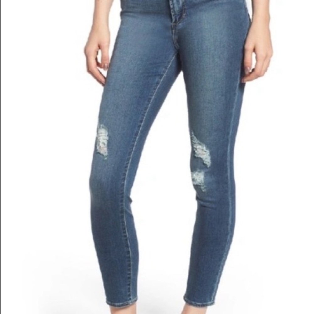 Articles Of Society Distressed Skinny Jeans Size 27